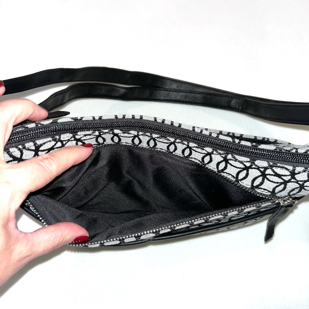 Time and Tru Geometric Black and White Shoulder Bag - Picture 6 of 9